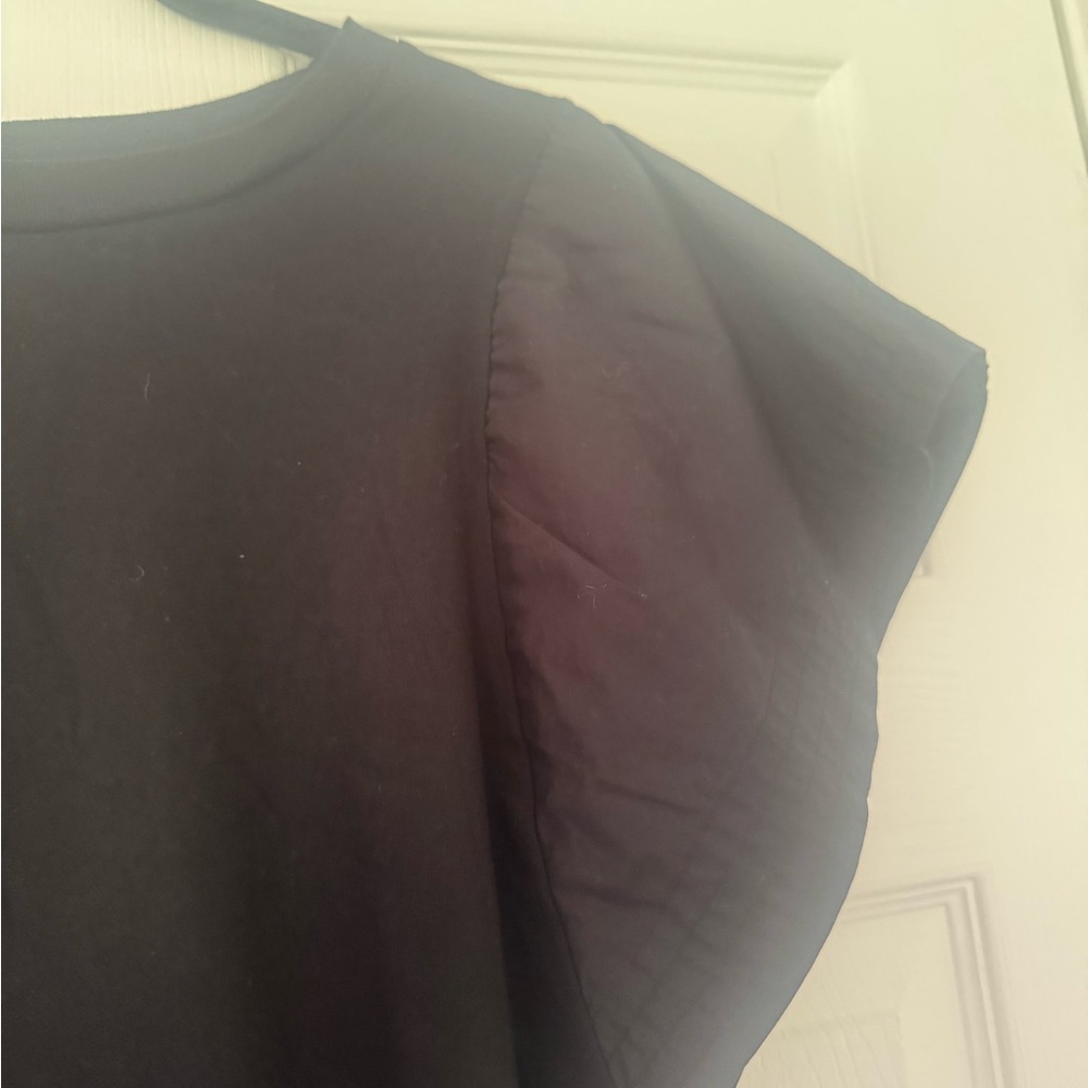 Black Shirt With Puffed Sleeves - Picture 2 of 6